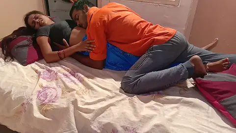 Real married Indian couple sex show with creampie porn