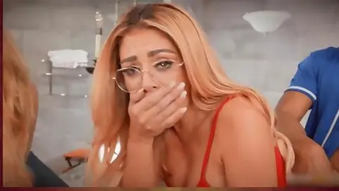 Witness Vivianne DeSilva and Willow Ryder's super hot POINT OF VIEW spray session