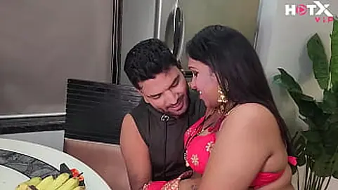 Kalpesh & Urimilasexy's super-steamy Indian Cougar Bhabhi Disrobes Saree & Pulsates Devar