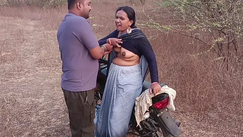 Natural Tits Horny Indian MILF Bhabhi Outdoor Sex