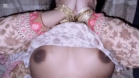 Saira Pakistani & Indian Mature Bhabi have a wild Pakistani-Canadian-desi pussy licking and mms chat